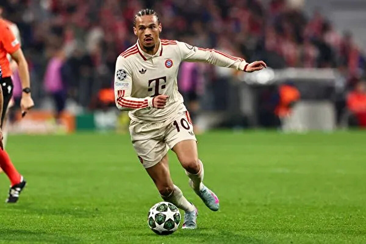 220 maçta 61 gol ve 55 asistlik performans sergileyen Alman kanat oyuncusu, artık Galatasaray'ın başarısı için ter dökecek.<br><br>https://iasbh.tmgrup.com.tr/bd790a/0/0/0/0/0/0?u=https://isbh.tmgrup.com.tr/sb/album/2025/06/13/leroy-sanenin-hakkinda-bilinmeyen-gercek-ortaya-cikti-meger-annesi-regina-weber-olimpik-sporcu-babasi-souleyma-1749799427463.jpg