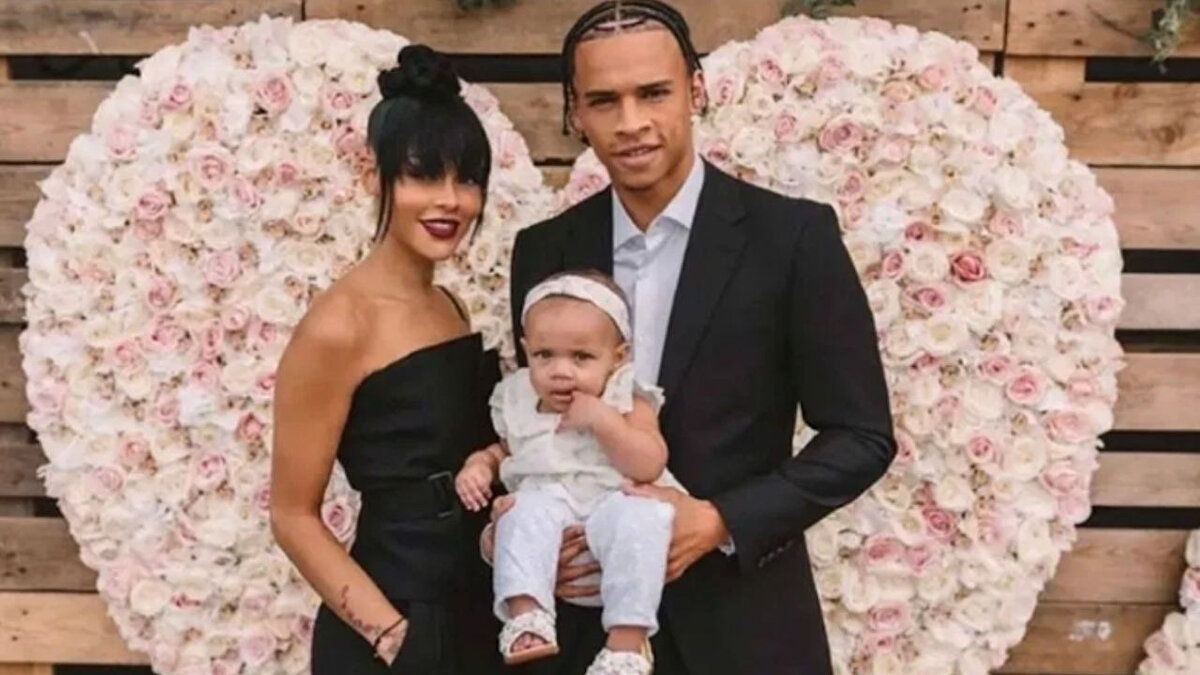 Leroy Sane ve Candice Brook'un 2018 yılında dünyaya gelen Rio Stella adında bir kız çocukları var. Sane, Rio'nun doğumu nedeniyle o dönem Alman Milli Takımı kampından özel izin alarak Almanya'ya dönmüştür. Ayrıca, Candice'in önceki ilişkisinden dünyaya gelen Tobias adında bir erkek çocuğu daha vardır. Leroy Sane, Tobias'a da üvey baba olarak sahip çıkmakta.<br><br>