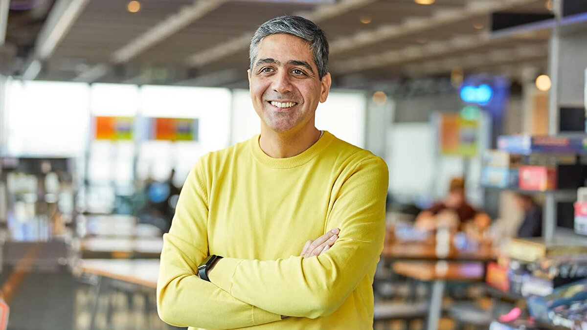 DOĞRUDAN GOOGLE CEO’SU İLE ÇALIŞACAK<br><br>DeepMind şirketindeki deneyimlerinin ardından baş AI mimarı olarak Google’da yeni görevlendirme alan Kavukcuoğlu, doğrudan Google CEO’su Sundar Pichai ile çalışacak. 