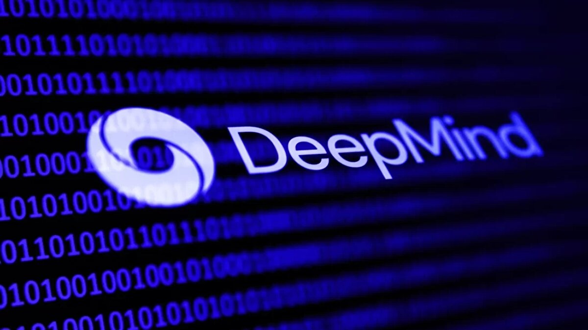 Google DeepMind nedir?<br><br>Kavukçuoğlu’nun teknoloji tarafını yönettiği Google DeepMind, Alphabet’in (Google) bir yan kuruluşu. Bu departman, direkt olarak makine öğrenimi, yapay zekâ gibi teknolojilerin geliştirilmesi üzerinde çalışmalar gerçekleştiriyor. Dünyanın en önde gelen yapay zekâ laboratuvarlarından biri olduğunu söyleyebiliriz. CEO’su ise Demis Haabis.<br><br><br>