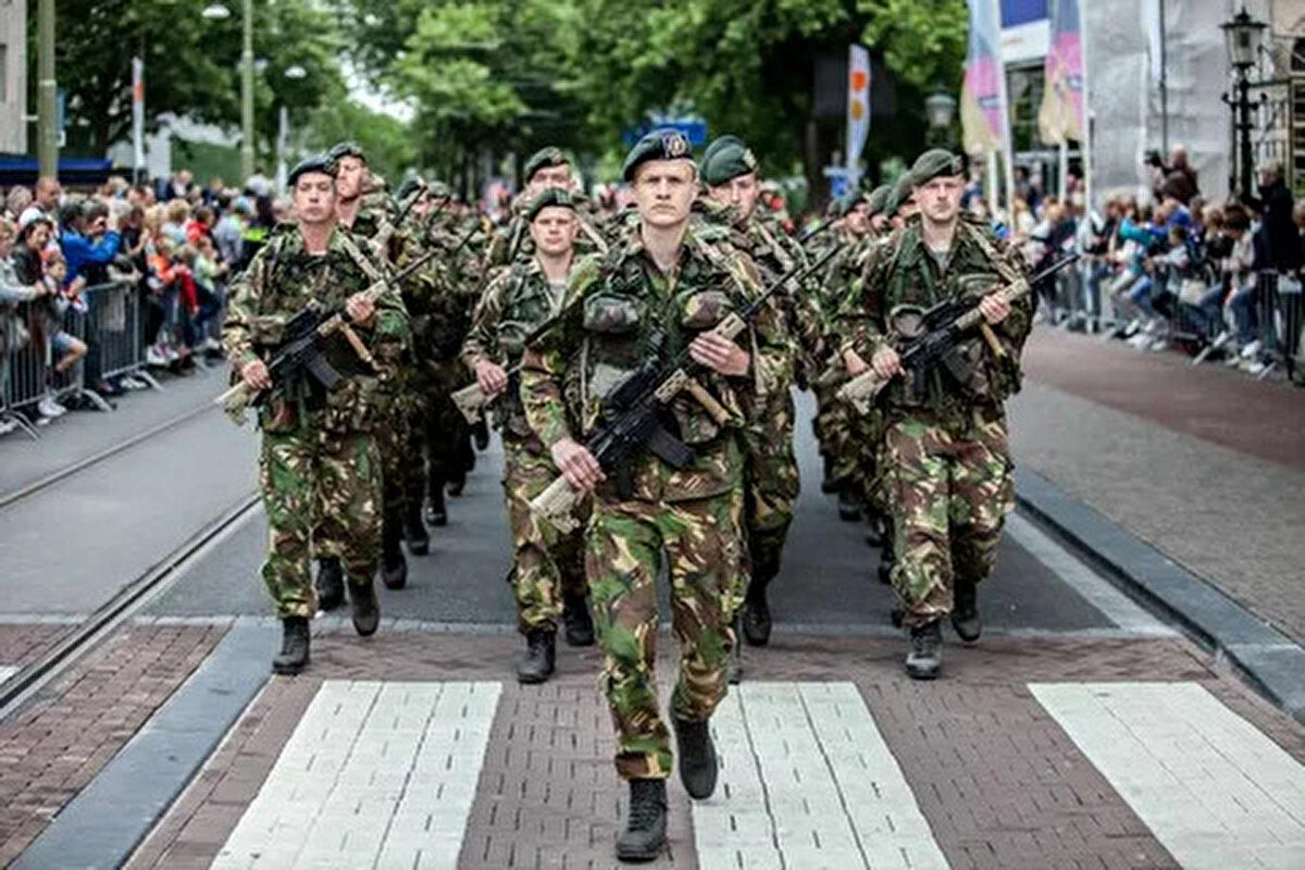 Hollanda<br><br>Savunma Bütçesi: 27 milyar dolar