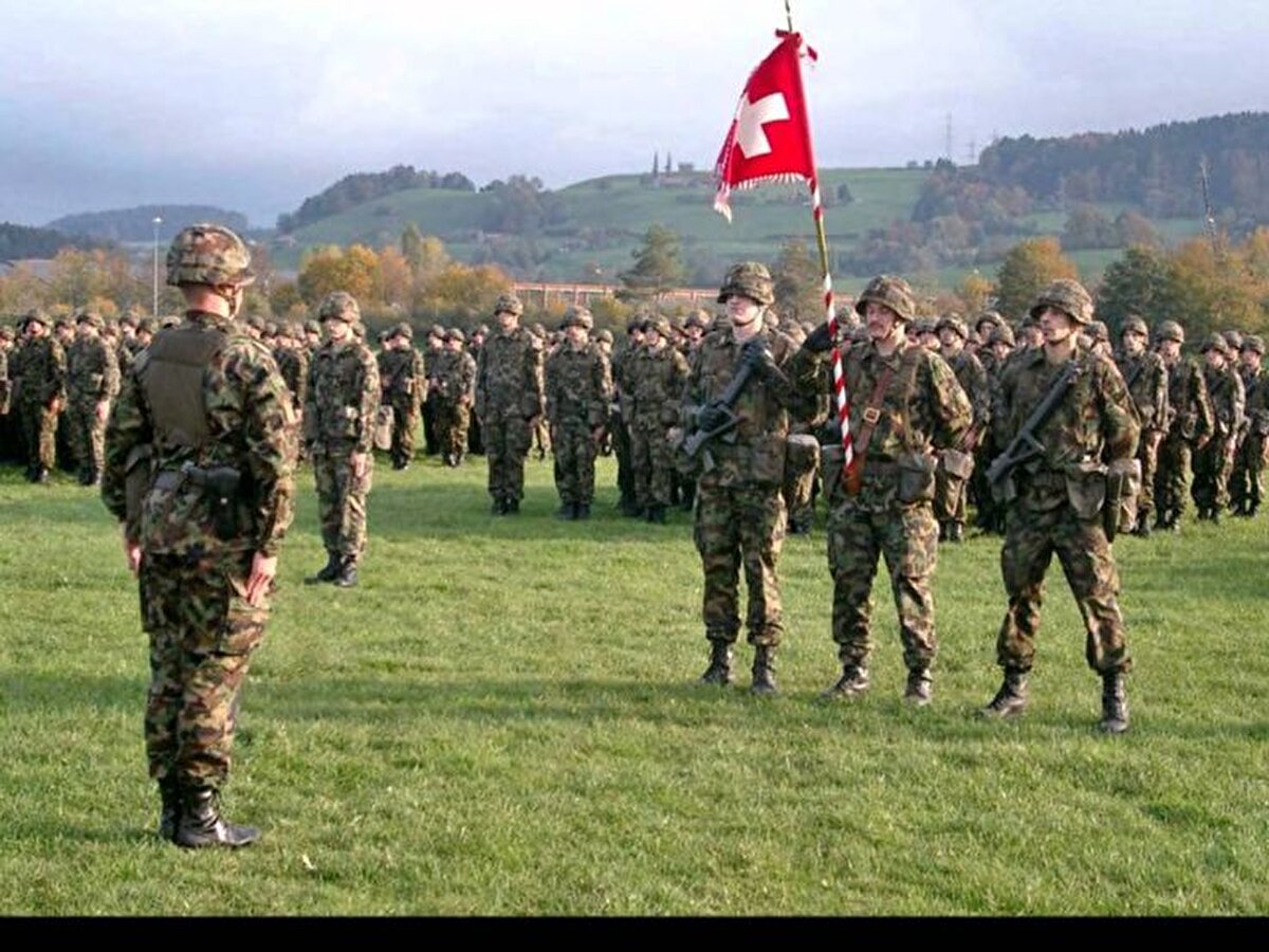 İsviçre<br><br>Savunma Bütçesi: 25.1 milyar dolar