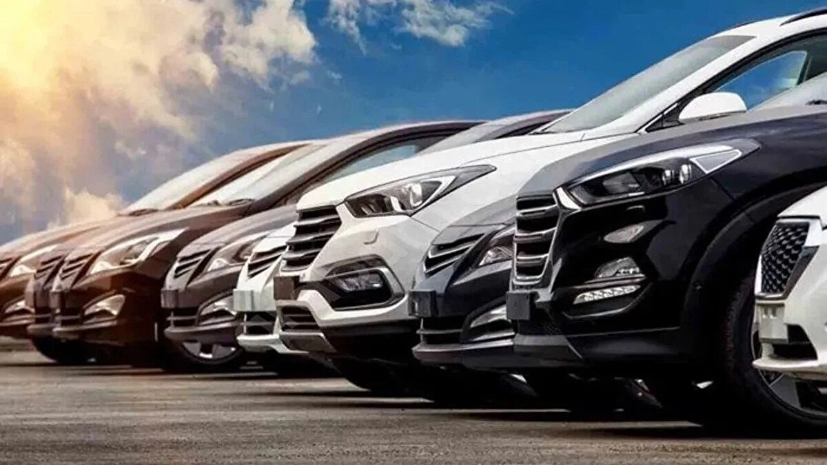 En çok satan araçlar, ay ay otomotiv pazarındaki gelişmeler, elektrikli araçlar istatistikleri gibi pek çok veriyi aktaran EBS Danışmanlık'ın çarpıcı bir rapora göre Türkiye'nin en çok kullanılan 10 otomobili belli oldu. İşte adetlerine göre Türkiye'nin en çok kullanılan 10 otomobili:<br>