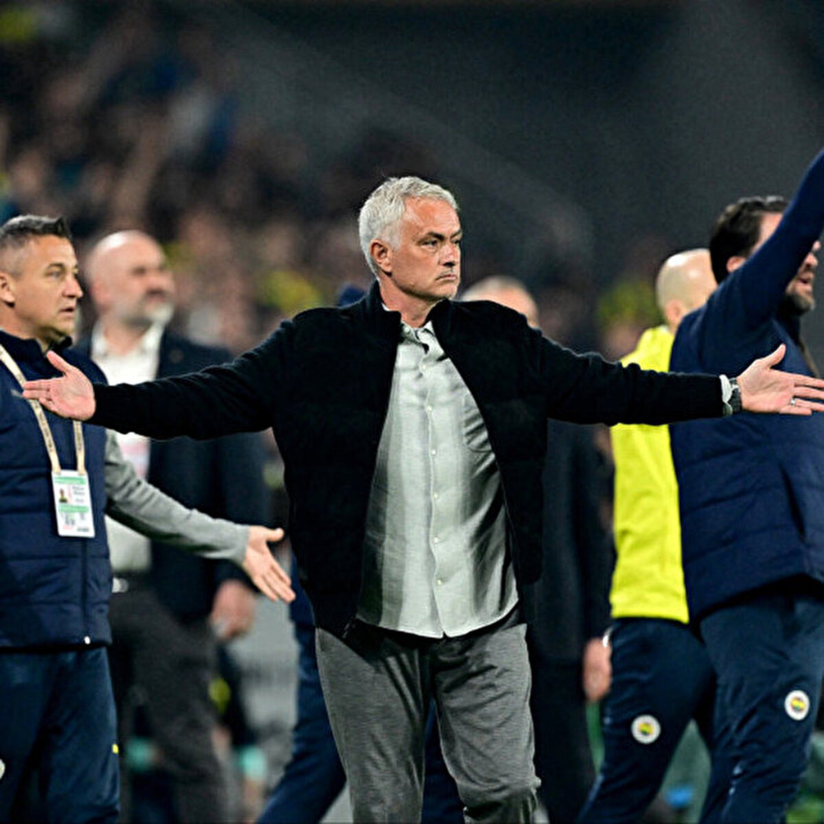 Bu arada Fenerbahçe için ilginç bir transfer iddiası da gündeme bomba gibi düştü. <br>