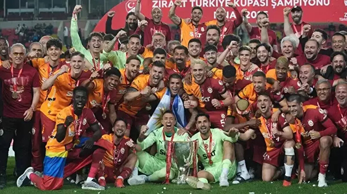 Galatasaray, Trendyol Süper Lig'de 2024-25 sezonunda şampiyonluğa ulaştı. Sarı-kırmızılı takım, yayın geliri paylaşımında da en büyük payın sahibi oldu.