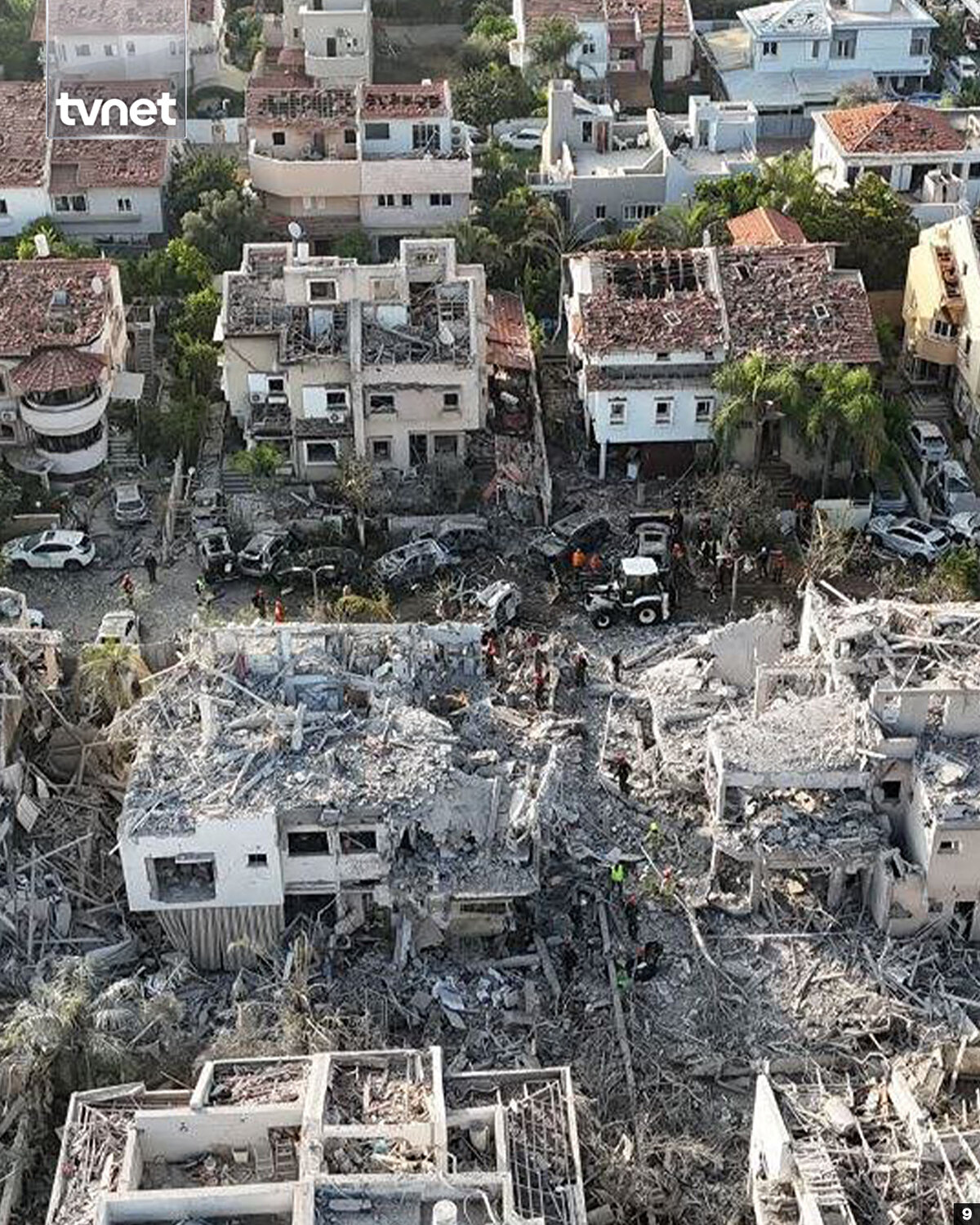 İran’ın gece saatlerinde başlattığı füze saldırıları sonrası Tel Aviv’de büyük yıkım meydana geldi.