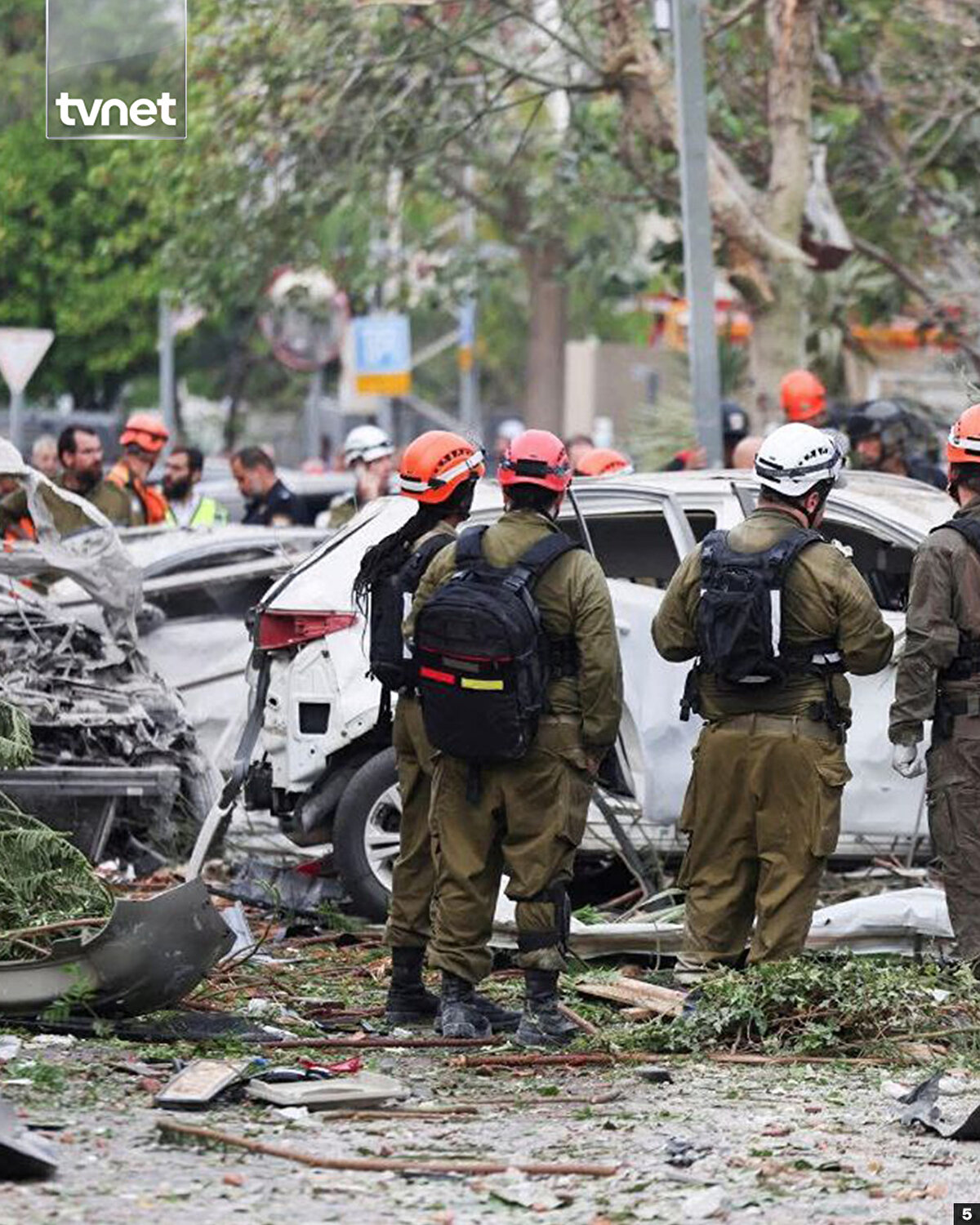 İran’ın gece saatlerinde başlattığı füze saldırıları sonrası Tel Aviv’de büyük yıkım meydana geldi.