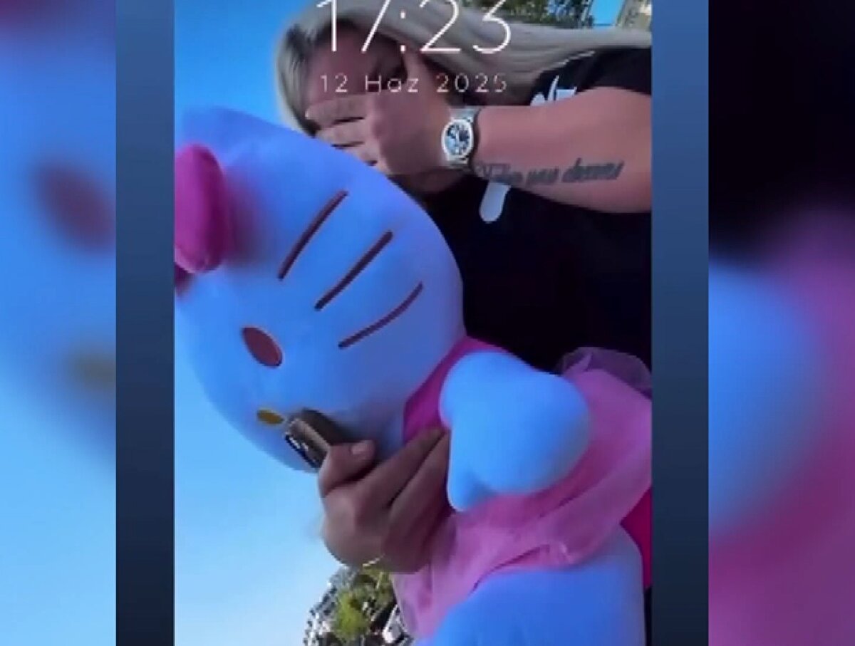 "Otomobili İstanbul'a götürmüş<br><br>Bir yakınının yaptığı paylaşımda ise Yağmur G.’nin bozulan otomobilini İstanbul Güngören Bağcılar Sanayi Sitesi’ne tamire getirdiği anlar yer aldı. Paylaşımı yapan kişinin, ‘Ya sanayi, ya karakol, ya hastane. Ben seni normal bir yerden bulamayacak mıyım?’ sözleri de görüntüye yansıdı.