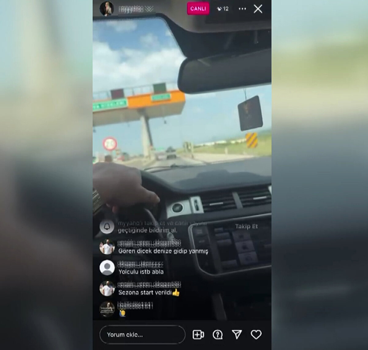 Kurban Bayramı öncesi denetimlerini artıran Yalova Emniyet Müdürlüğü Bölge Trafik Denetleme Şube Müdürlüğü ekipleri, Çiftlikköy ilçesinde, Yalova-İzmit kara yolu Hava Meydan Komutanlığı karşısındaki yolda sağ şeritte park halinde bulunan otomobilden şüphelendi. 