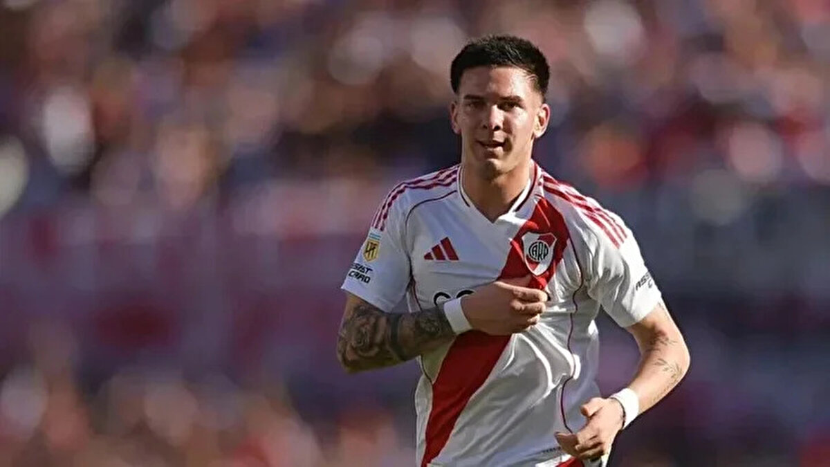 Mastantuono, Arjantin Milli Takımı tarihinde resmi bir maçta forma giyen en genç oyuncu unvanına sahip.<br>