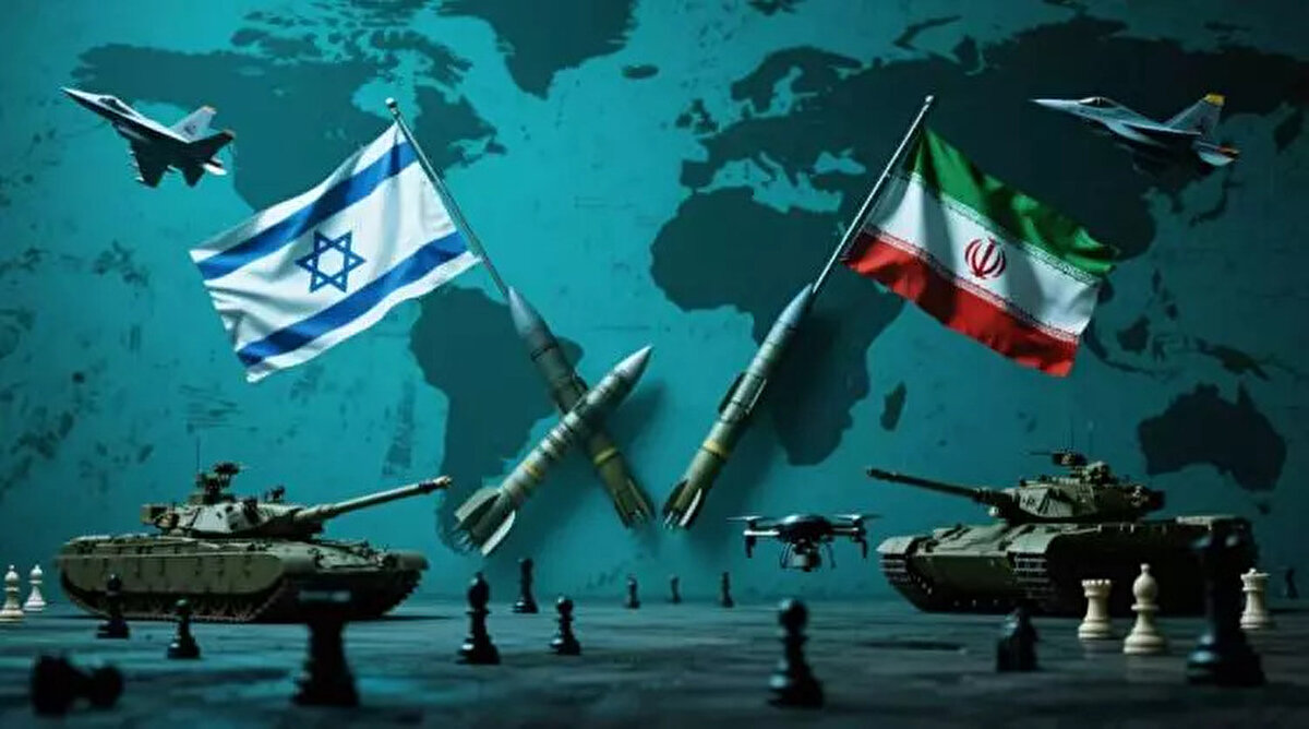 İSRAİL VE İRAN BİRBİRLERİNE BALİSTİK FÜZELERLE SALDIRDI!<br><br> <br><br>İsrail, İran'ın nükleer programına yönelik hava saldırıları düzenlerken, İran da misilleme olarak balistik füzelerle karşılık vermiştir. Bu saldırılar, her iki ülkenin de balistik füze kapasitesini etkin bir şekilde kullandığını göstermektedir.<br><br> <br><br>İsrail'in hava savunma sistemleri, İran'ın füzelerini engellemeye çalışırken, İran'ın füzeleri İsrail'in çeşitli bölgelerinde ciddi hasara yol açmıştır.