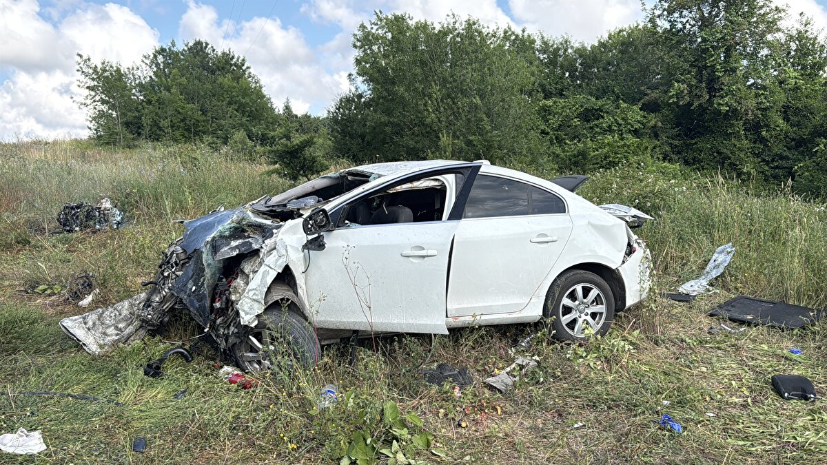Otoyolun Körfez geçişi İstanbul istikametinde S.S'nin kullandığı 55 LZ 060 plakalı otomobil, Sevindikli mevkisinde kontrolden çıkarak şarampole devrildi.