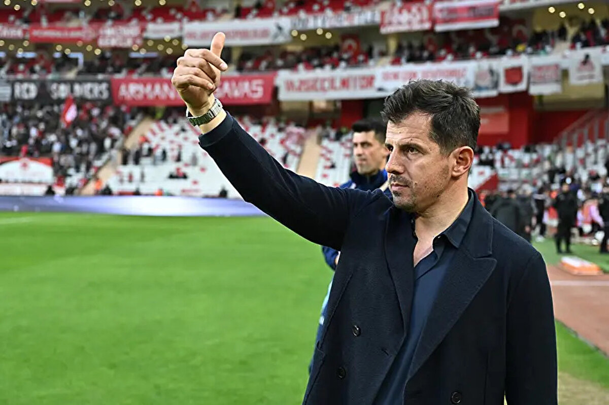 Onun karakterini biliyorum. Zorluklarla başa çıkmaktan zevk alır. Onları aşmaktan zevk alır. En zorlu dalgalarda sörf yapmayı sever. İnsanların beklentilerini karşılamaya çalışırsanız, kimseyi mutlu edemezsiniz. Ama dışarı çıkıp kendinizle rekabet ederseniz, herkesin size hayran olmasını sağlarsınız. Bence yıldızlar kariyerlerine bu şekilde yaklaşmalı."<br>