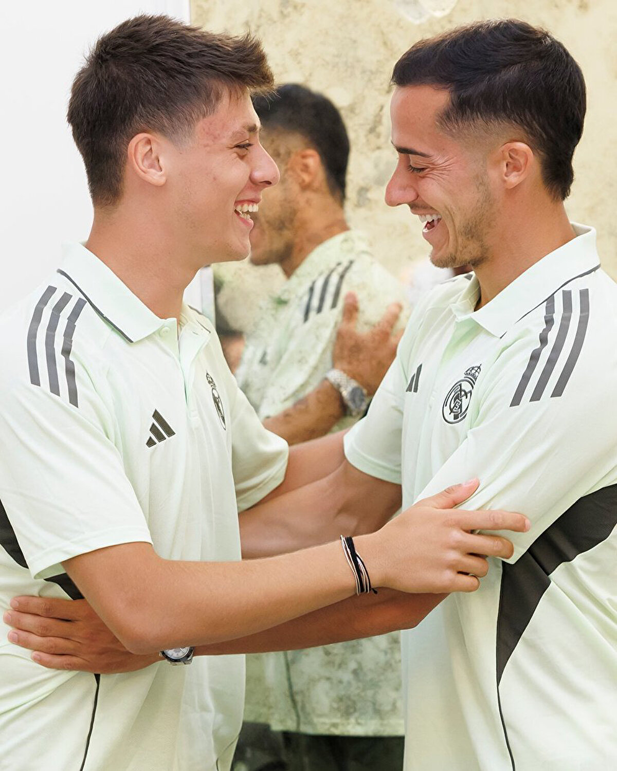 İspanyol basınında yer alan habere göre, Arda Güler'in fiziği Xabi Alonso'yu oldukça şaşırttı.<br>