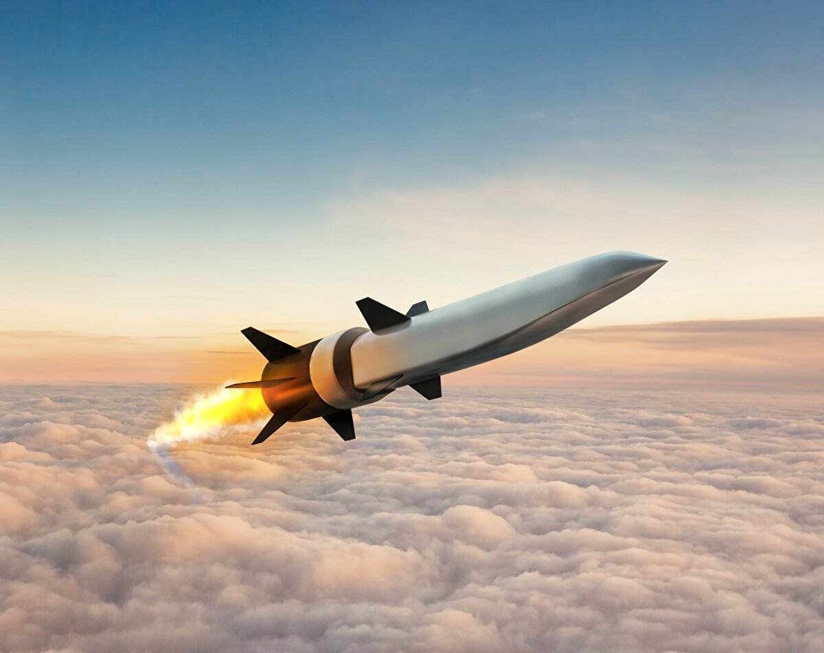 12. Hypersonic Technology Demonstrator Vehicle – HTDV (Hindistan)<br>💥 Hız: Mach 6.5<br>🎯 İsabet Yeteneği: ~10 metre<br>💬 DRDO tarafından geliştirilen bu sistem, BrahMos-II için öncü teknoloji platformu olarak kullanılıyor.<br><br>