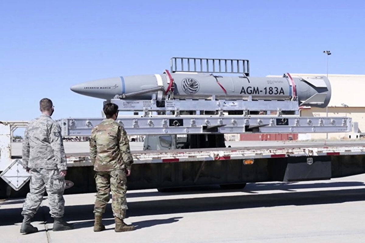 3. AGM-183A ARRW (ABD)<br>💥 Hız: Mach 20<br>🎯 İsabet Yeteneği: Testlerde <3 metre<br>💬 ABD Hava Kuvvetleri için geliştirilen bu sistem, B-52 bombardıman uçaklarıyla ateşleniyor.