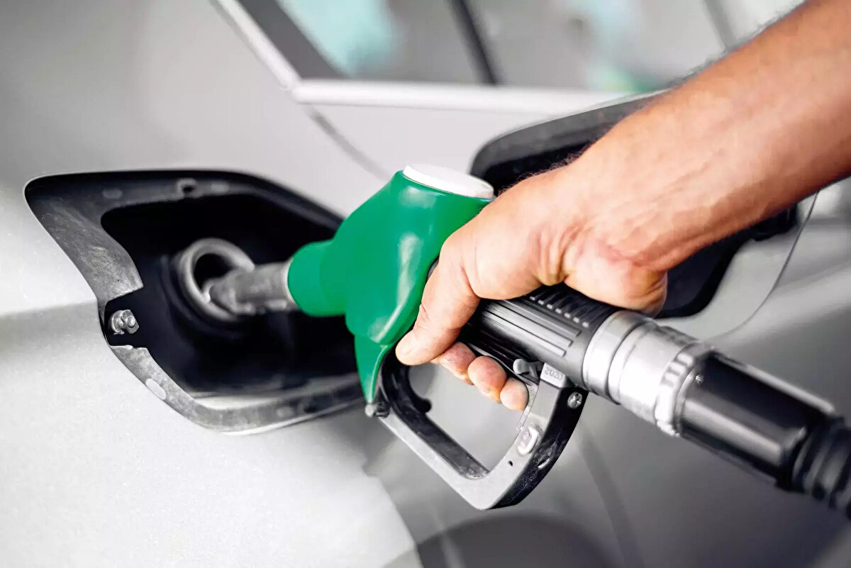 İzmir akaryakıt fiyatları<br><br>Benzin litre fiyatı: 49.41 TL<br><br>Motorin litre fiyatı: 48.97 TL<br><br>LPG litre fiyatı: 24.94 TL