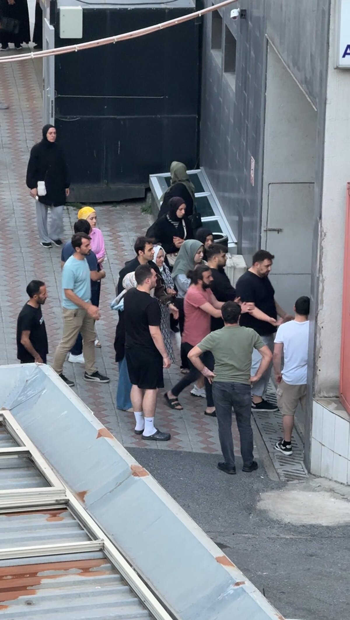 Olay, 12 Haziran Perşembe günü saat 17.15 sıralarında Yahya Kemal Mahallesi’nde meydana geldi. Edinilen bilgiye göre 3 ay önce dünyaya gelen Uras Hamza O'.nun annesi bebeğini emzirdikten sonra yatağına yatırdı. Akşamüstü bebeğinin yanına gelen anne Büşranur O., Uras Hamza'nın burnundan kan geldiğini ve nefes almadığını fark etti. Bunun üzerine anne Büşranur O., sağlık ekiplerini arayarak ihbarda bulundu.