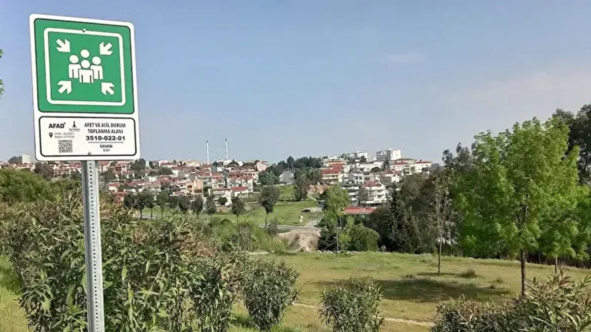 İstanbul’da 5 binden fazla toplanma alanı bulunuyor<br><br>Türkiye genelinde şu anda yaklaşık 31 bin toplanma alanı aktif olarak vatandaşların kullanımına açık durumda. Sadece İstanbul’da 5 bin 577 adet toplanma alanı bulunuyor. Bu rakam, megakentte afetlere hazırlığın ne kadar önemli olduğunu bir kez daha gözler önüne seriyor.