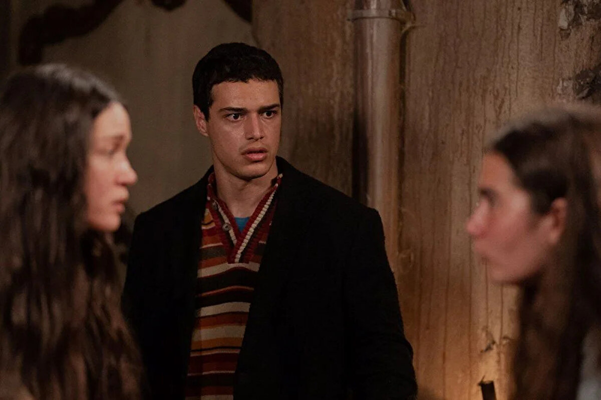 Ayrıca önümüzdeki sezonda dizide olmayacağı öğrenilen oyuncuyla ilgili yasal haklarını kullanmak isteyen ve durumu yapım şirketine rapor eden genç isimler olduğu öğrenildi. 