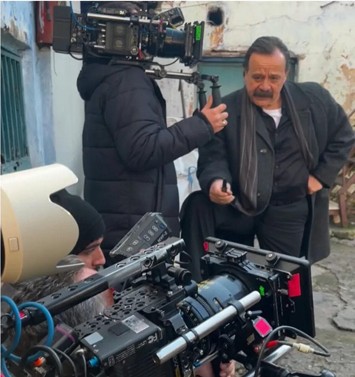 Daha sonra Reha Özcan işini tamamlayıp herkese iyi tatiller dileyip ayrılsa da gelen haberlere göre bu durum öfkeleri dindirmedi. 