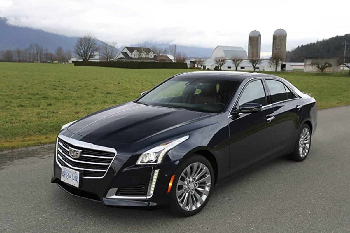 3. 2016 Cadillac CTS 2.0 Turbo Luxury<br><br>Yakıt Tüketimi (Uzun Yol): 7,8 L100 km<br>Menzil: 764 km<br>Amerikan lüksünü modern bir tasarımla buluşturan CTS, ferah iç hacmi ve yüksek sürüş kalitesiyle öne çıkıyor. Malzeme kalitesine verilen önem ve sunduğu konfor, bu aracı uzun yolculuklarda ayrıcalıklı kılıyor.