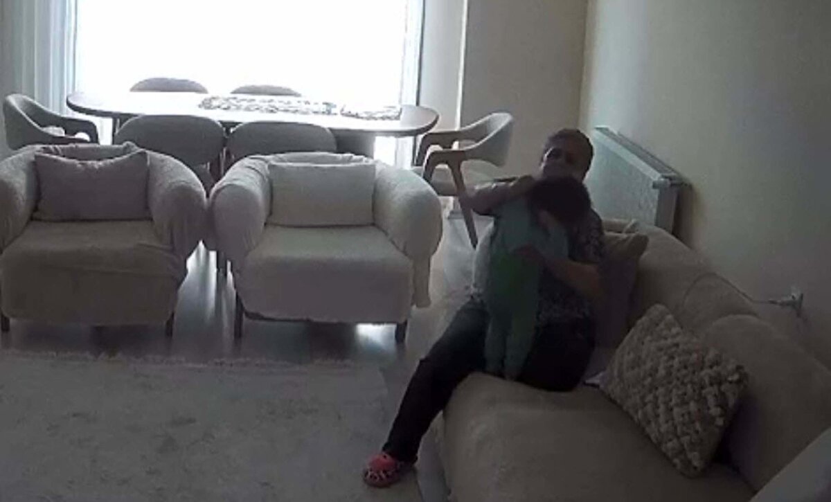 2 suçtan dava<br><br>Kaplan hakkında 'Eziyet' ve 'Tehdit' suçlarından dava açıldı. Bugün davanın ikinci duruşması, Aydın 6’ncı Asliye Ceza Mahkemesi'nde görüldü. Duruşmaya sanık avukatı Muhammed El, mağdur bebeğin ailesi ile ailenin avukatı Sabri Güleç katıldı. Hatice Kaplan, Ses ve Görüntülü Bilişim Sistemi (SEGBİS) ile duruşmaya katıldı. Kaplan, savunmasında, pişman olduğunu dile getirerek beraatini talep etti.