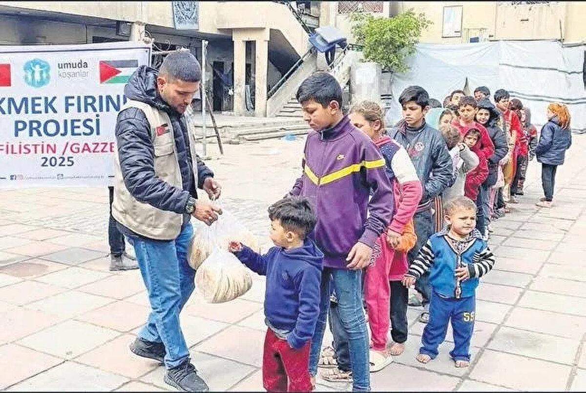 İsrail'in katliamına maruz kalan Gazze, aylardır açlığa, susuzluğa mahkum edildi. Dünyada birçok ünlü bu zulme sessiz kalırken Gamze Özçelik, Gazzeli vatandaşlar için mücadele ediyor.