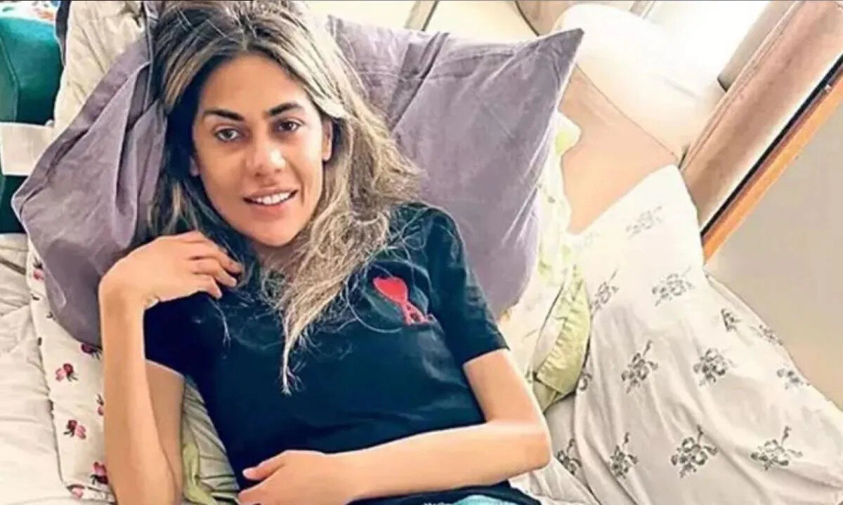 Modacı Pınar Kerimoğlu Nihal Candan'ın durumunun kritik olduğunu açıkladı. Son olarak 29 kiloya düşen ve tedaviyi reddeden Candan özel hastanede bakılıyordu.