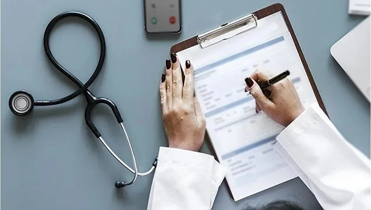 İade İşlemi:<br><br>Aile hekimi tarafından düzenlenen raporda kişinin bir üst basamağa sevk edilmesi kararı verildiğinde veya ödeme yapıldıktan sonraki 5 iş günü içerisinde e-Rapor hizmeti alınmaması durumunda, otomatik olarak iade işlemi gerçekleştirilir.<br><br>• Aile hekimliği birimlerinde yapılan rapora esas muayene işlemleri ücretsizdir.<br>• Rapor, ödeme süreci tamamlandıktan sonra e-Devlet ve e-Nabız üzerinden görüntülenebilir, ilgili kurumlar ile paylaşılır.