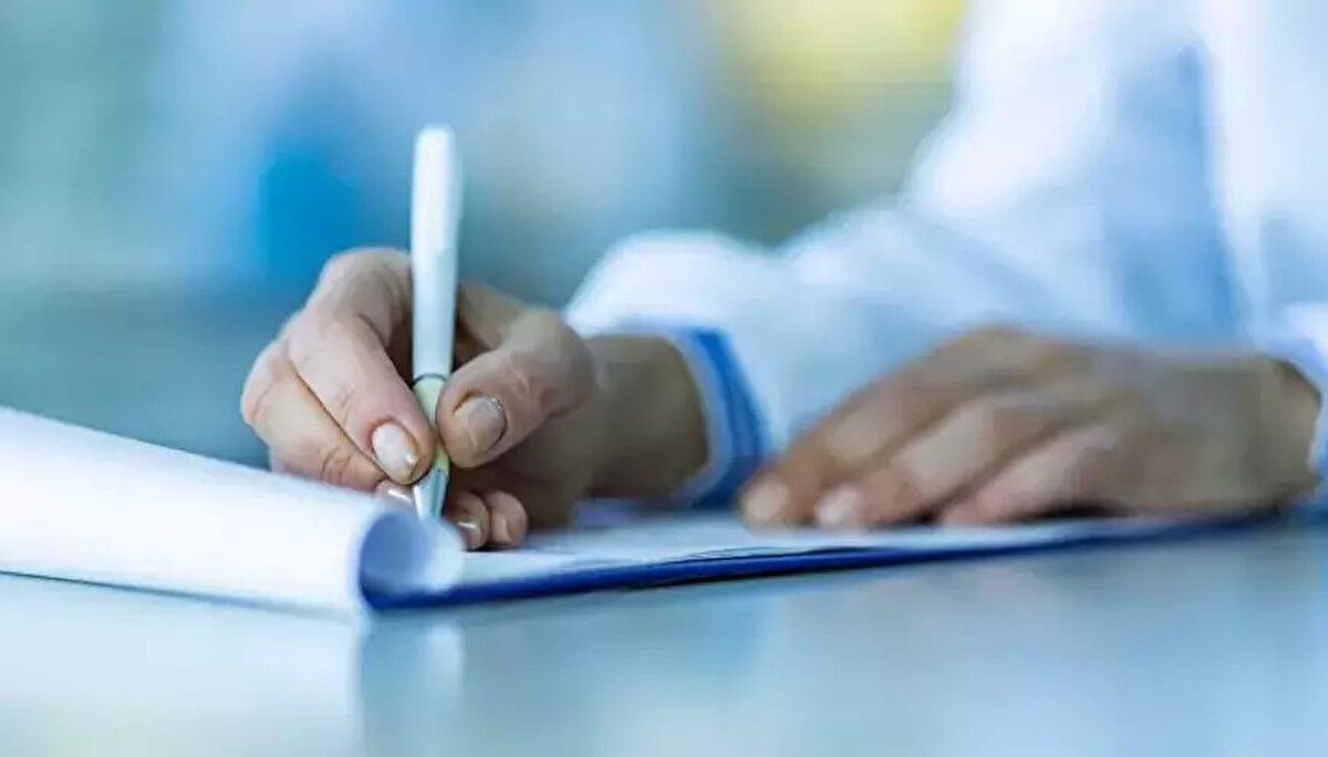 Ücret ödenmesi gereken rapor türleri<br><br>1-Sporcu Raporu<br>2- Sürücü Raporu<br>3-Durum Bildirir: Tek Hekim Raporları<br>A Yivsiz Av Tüfeği Durum Bildirir Hekim Raporu<br>B. Genel Tıbbi Değerlendirme Durum Bildirir Tek Hekim Raporu<br>C. Hac Umre için Parmak İzi Durum Bildirir Tek Hekim Raporu<br>D İş Sağlığı ve Güvenliği Durum Bildirir Tek Hekim Raporu<br>E. Akli Meleke Dunun Bildirir Tek Hekim Raporu