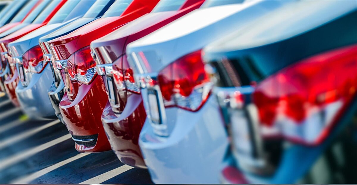 İkinci el otomobil alacaklar dikkat!<br><br>ÖTV oranlarının değişmemesi, ikinci el otomobil alacaklar için bir fırsat anlamına geliyor. Pazarlık gücü artan tüketiciler, fiyat artışlarının kısa vadede kabul görmeyeceği bu durgun dönemi lehlerine çevirebilir.