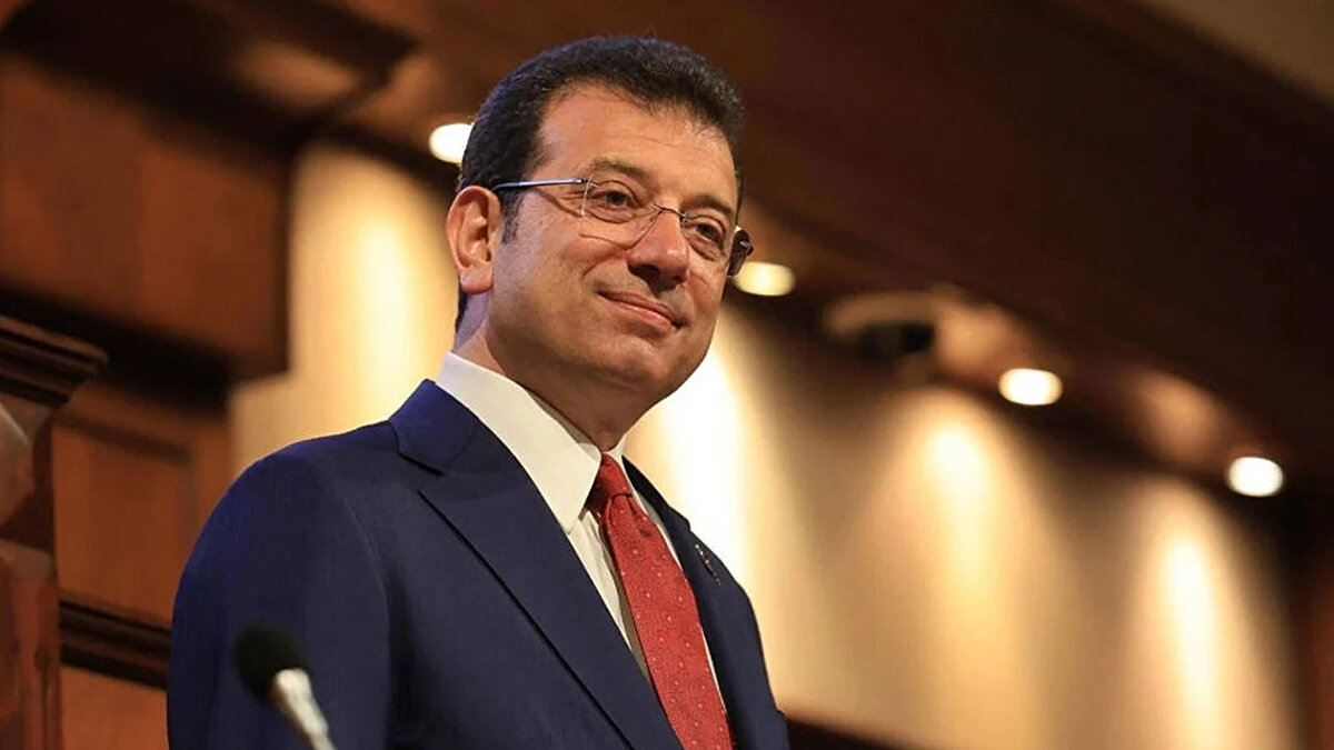 - Raporda tespit edilen 7 eylem<br><br>"Güllüce Tarımcılık AŞ'nin Hisselerinin İmamoğlu İnşaat AŞ'ye Devrine İlişkin Yapılan Değerlendirme" bölümüne vurgu yapılan raporda, İBB ve iştiraklerinden gelen paralarla şüpheli Ali Nuhoğlu tarafından 2021'de kurulan ve 2 adet villa satın alan şirketin İmamoğlu İnşaat AŞ'ye kanuna ve ticari teamüllere uygun olmayan, adi sözleşme ile göstermelik bir fiyata devredilmesinin ve söz konusu sözleşmede göstermelik fiyatın gizlenmesi amacıyla rastgele maddelerin yazılmasının, soruşturma dosyasındaki ifadelerden ve şüpheli Murat Kapki'nin yurt dışına para kaçırmasından anlaşıldığı ifade edildi.<br><br>