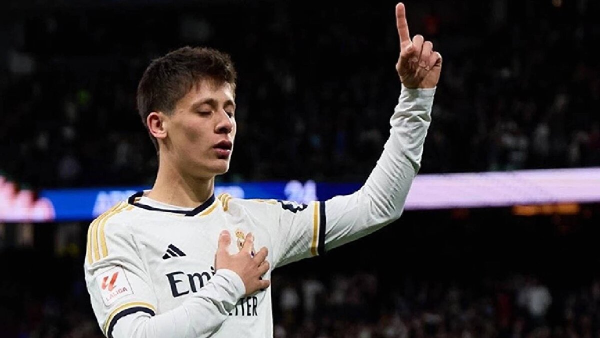 Gözler Arda Güler'de<br><br>Real Madrid'in Al Hilal ile oynayacağı maçı Türk futbolseverler yine yakından takip edecek. Gözler, maça ilk 11'de başlaması beklenen Fenerbahçe'nin eski yıldızında olacak.