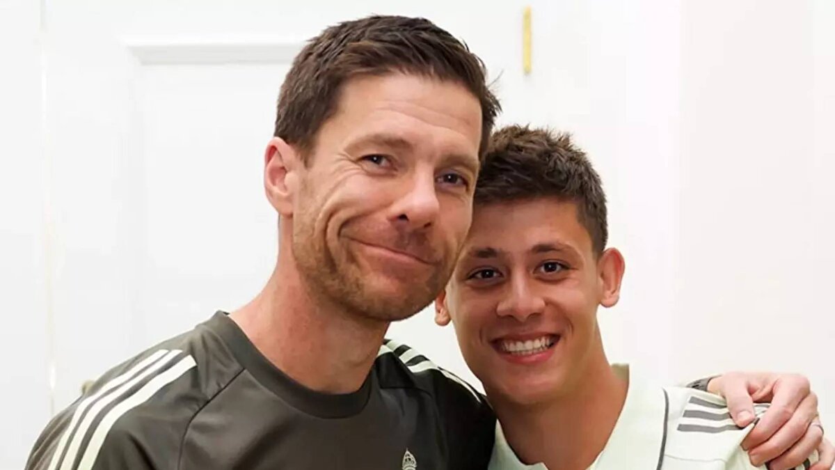 Alonso'dan Arda Güler müjdesi<br><br>Öte yandan Xabi Alonso, dün gece düzenlenen basın toplantısında Arda Güler ve diğer genç oyuncular hakkında konuştu. İspanyol hoca Arda için müjdeyi vererek, "Arda Güler ve Endrick bu sezon daha fazla süre alacak." dedi.