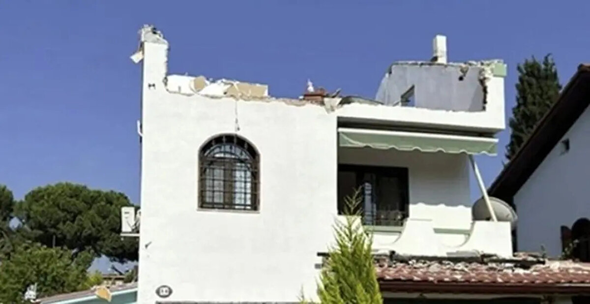 Depremle ilgili çıkışlarıyla sık sık gündeme gelen Prof. Dr. Övgün Ahmet Ercan, bu kez Kuşadası’ndaki villasında imara aykırı yapılaşmayla gündeme geldi.