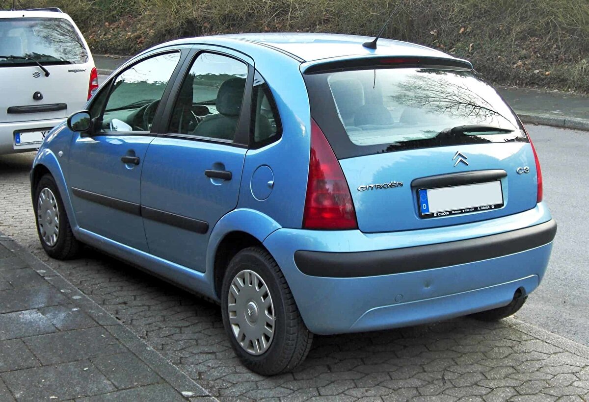 Citroen, Avrupa'da Takata hava yastığı bulunan tehlikeli ekipmanlarla donatılmış tüm C3 ve DS3 araçlarının derhal hareketsiz hale getirilmesi çağrısında bulundu.<br><br>2003-2019 yılına kadar üretilen ve Avrupa bölgesinde bulunan 441 bin Citroën C3 ve DS3 otomobilleri bu durumdan nasıl etkileneceğini henüz bilinmiyor. Fransa'da 82 bin adet bu araçlardan bulunuyor.