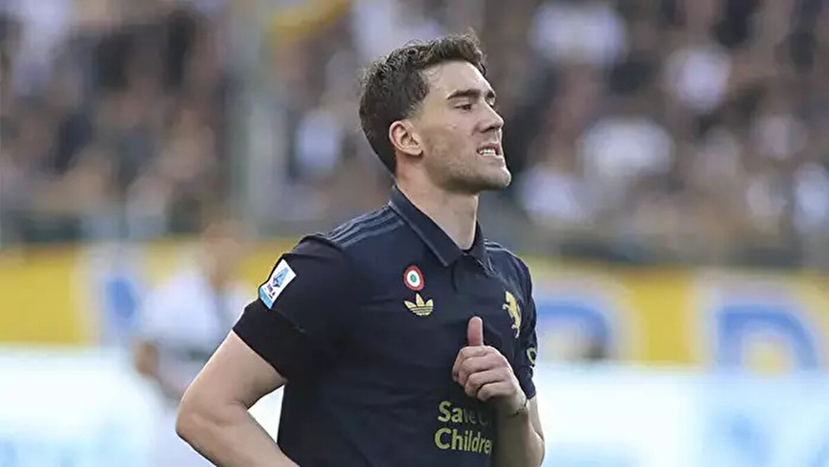 NEWCASTLE PEŞİNDE <br>SportMediaset'te yer alan habere göre Premier Lig ekibi Newcastle United, Sırp yıldızı kadrosuna katmak için harekete geçti.