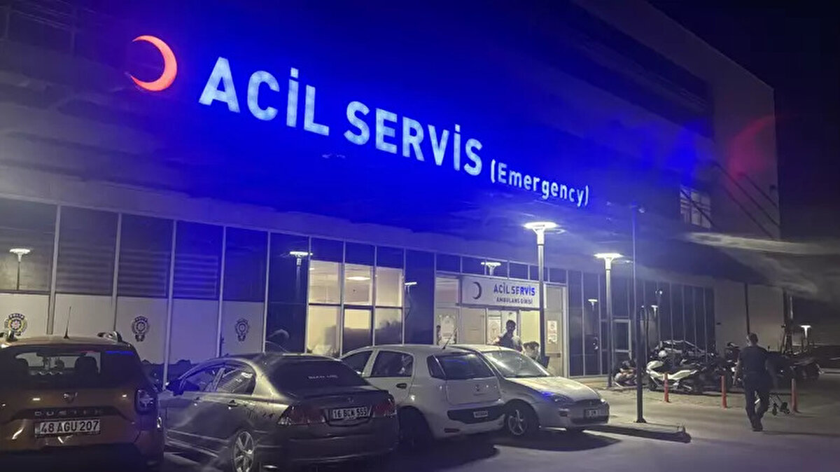 Kaza, saat 21.30 sıralarında Turgutreis- Akyarlar yolunda meydana geldi. İddiaya göre, Müjdat K. idaresindeki 48 AGA 709 plakalı motosiklet, aynı yönde seyir halinde olan Erhan G. yönetimindeki 48 AUE 041 motosikletle çarpıştı. 