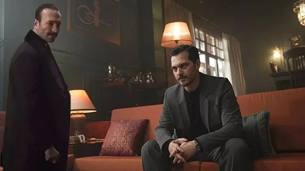 Eşref Rüya 2. sezon ne zaman başlayacak?<br><br>18 Haziran 2025'te yayınlanan Eşref Rüya final bölümünün ardından dizinin hayranları, yeni sezonun ne zaman başlayacağını merakla araştırıyor. Kanal D’den henüz resmi bir açıklama gelmemiş olsa da, kulis bilgilerine göre dizi ekibi yaz sonuna kadar tatile çıktı. Çekimlerin Ağustos sonu gibi başlaması ve Eşref Rüya 2. sezonunun Eylül veya Ekim 2025’te izleyiciyle buluşması bekleniyor.