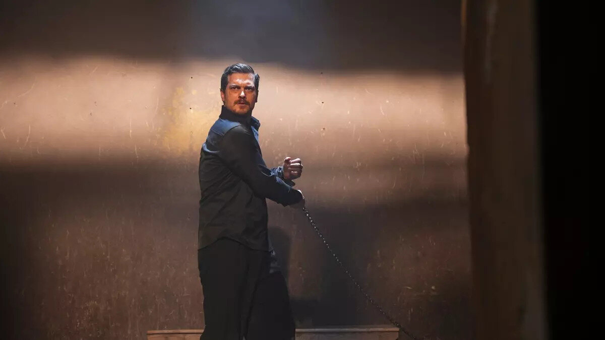 Sosyal medyada Eşref Rüya finali<br><br>Eşref Rüya final bölümü, sosyal medya platformlarında kısa sürede gündem oldu. Twitter (X) başta olmak üzere birçok mecrada #EşrefRüyaFinal etiketiyle binlerce paylaşım yapıldı. Özellikle Eşref ve Kadir’in yüzleşme sahnesi, izleyiciler tarafından “dizinin dönüm noktası” olarak yorumlandı.