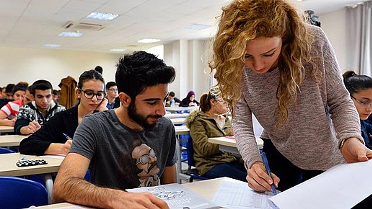 MEB sınav görevlisi ücretleri 2025<br><br>Bina Sınav Sorumlusu: Brüt 3.037,67 TL  Net 2.558,96 TL<br><br>Bina Sınav Sorumlusu Yardımcısı: Brüt 2.025,11 TL  Net 1.705,97 TL<br><br>Bina Yöneticisi (Okul Müdürü): Brüt 1.923,86 TL  Net 1.620,68 TL