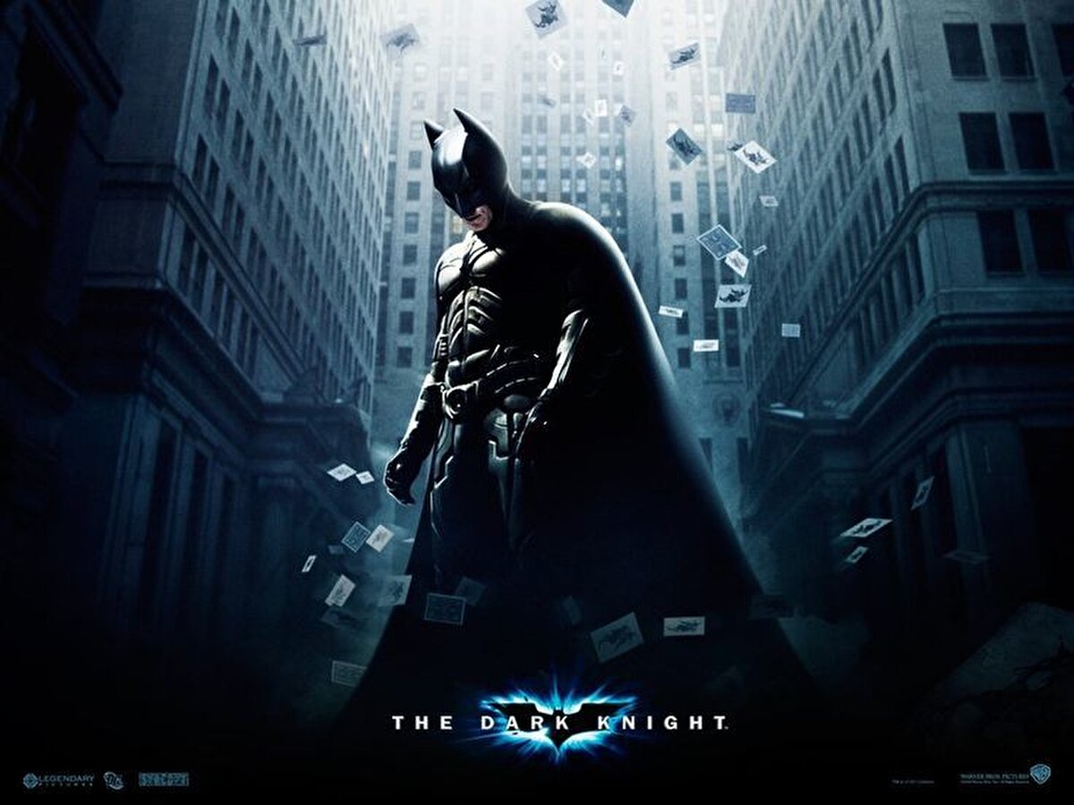 3. Kara Şövalye (The Dark Knight, 2008)<br>Yönetmen: Christopher Nolan<br><br>IMDb: 9.0<br><br>Tür: Aksiyon, Gerilim<br><br>Öne Çıkan: Heath Ledger’ın Joker performansı sinema tarihine geçti.