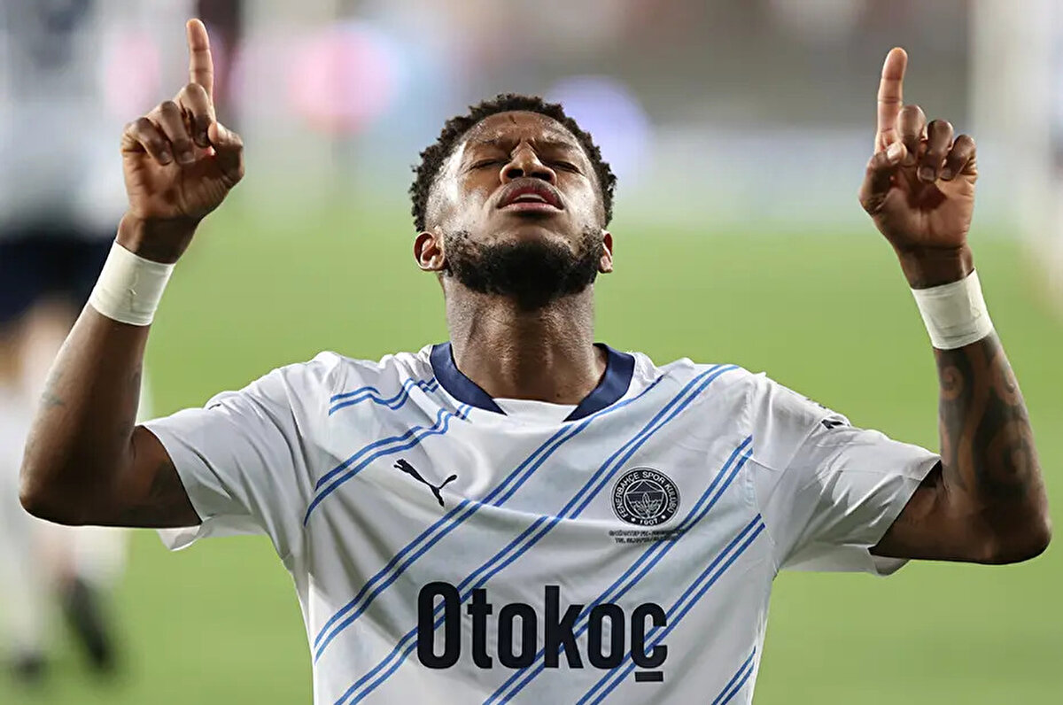 Fred, Fenerbahçe formasıyla geçen sezon 45 maça çıktı. 32 yaşındaki futbolcu bu karşılaşmalarda 5 gol ve 8 asistlik skor katkısı verdi.<br>