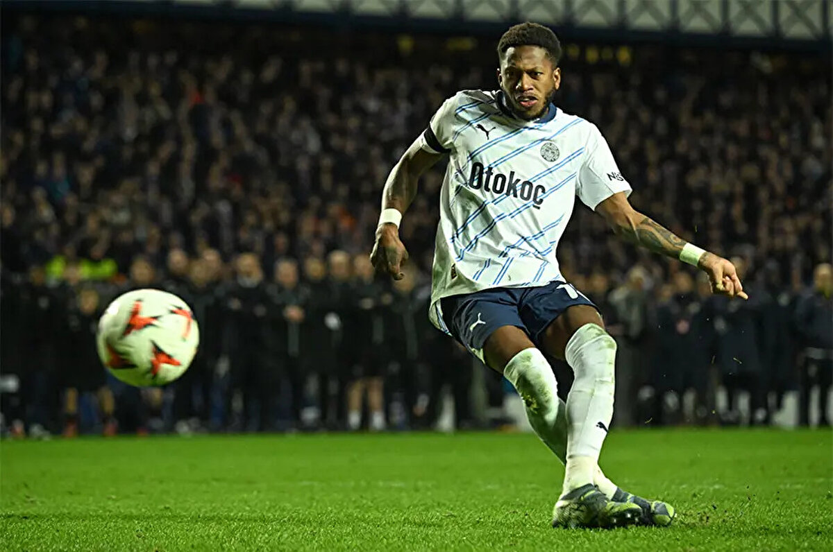 Fenerbahçe'nin Fred için 15 milyon euronun altında bir rakamı kabul etmeyeceği ifade edildi.<br>