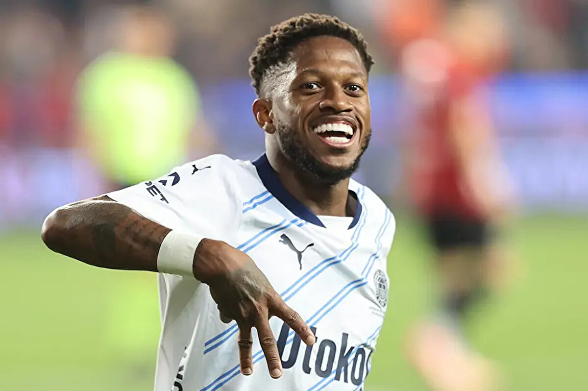 Sabah'ta yer alan habere göre, Everton, Fred'in menajeriyle ilk teması kurdu. Premier Lig ekibinin Brezilyalı yıldız için yüksek bir bonservis ödemek istemediği aktarıldı.<br>