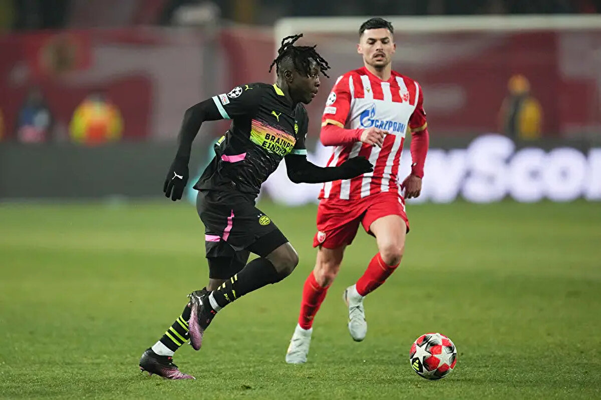 Belçika basınından Walfoot'u haberine göre; sarı lacivertli kulüp, PSV Eindhoven'da forma giyen Johan Bakayoko'yu kadrosuna katmak istiyor.<br>