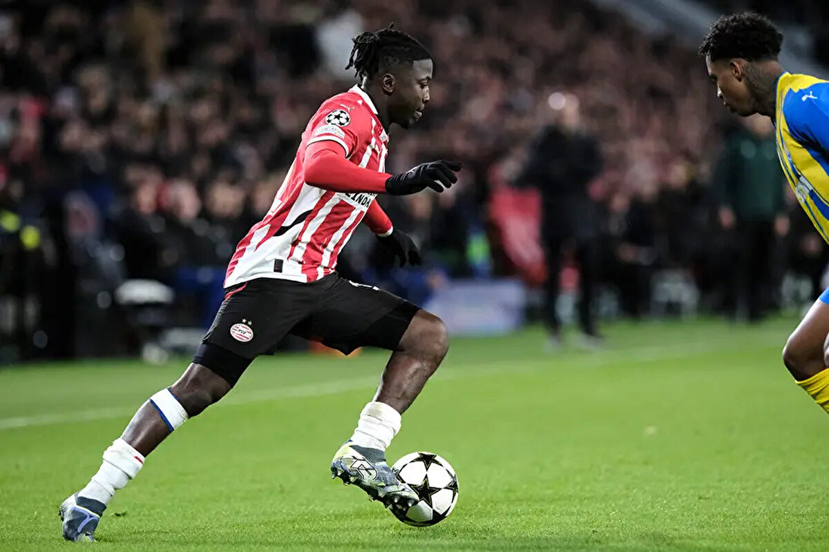 PSV ile sözleşmesinin bitmesine bir yıl kalan Bakayoko'nun, ayrılmaya hazır olduğu ve yeni mukavele imzalamaya yanaşmadığı kaydedildi.<br>