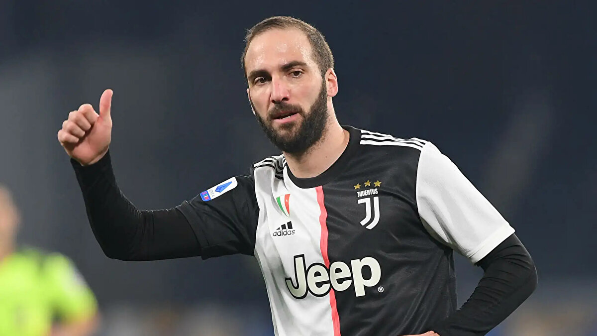 Gonzalo Higuaín – 90 milyon euro<br>Napoli → Juventus<br>(2016-17)