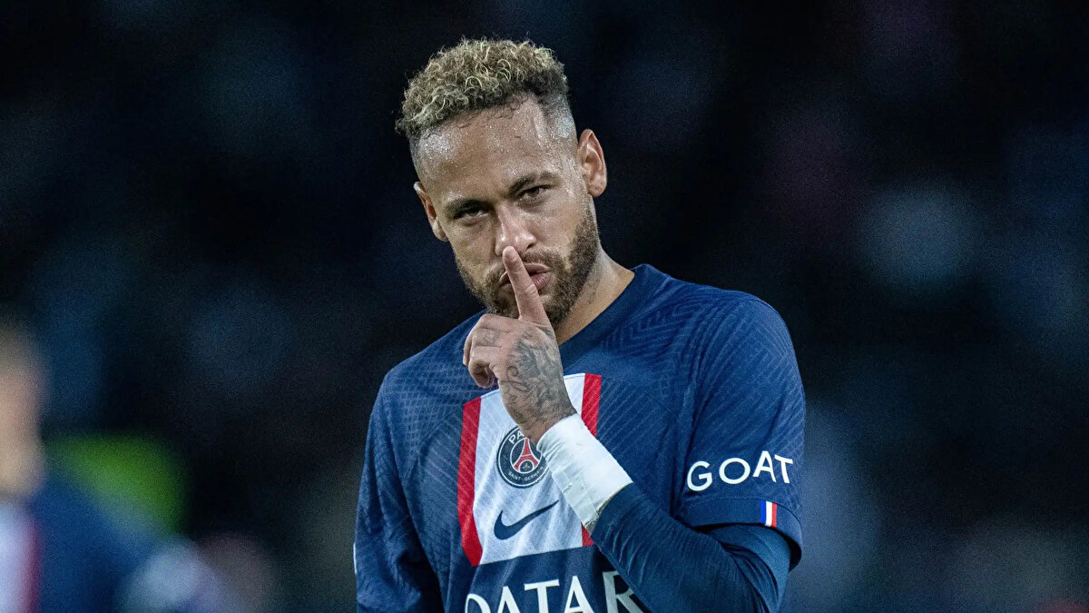 Neymar – 222 milyon euro<br>Barcelona → Paris Saint-Germain<br>(2017-18)
